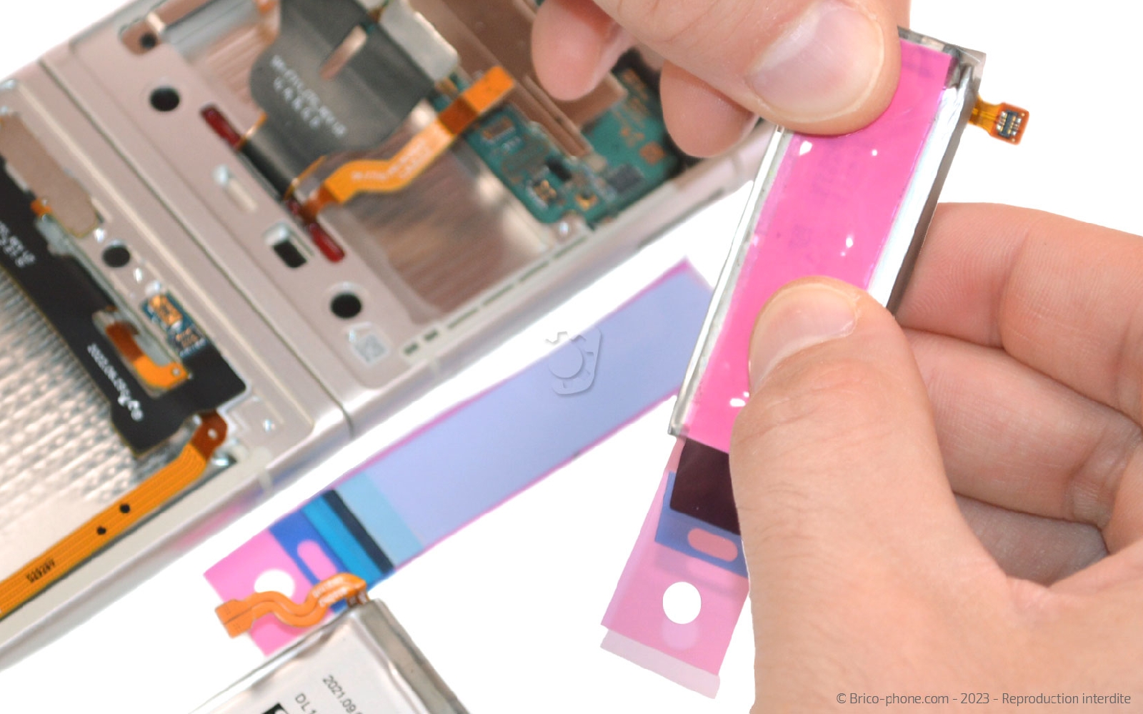 Comment changer les batteries sur Galaxy Z Flip3 photo 4