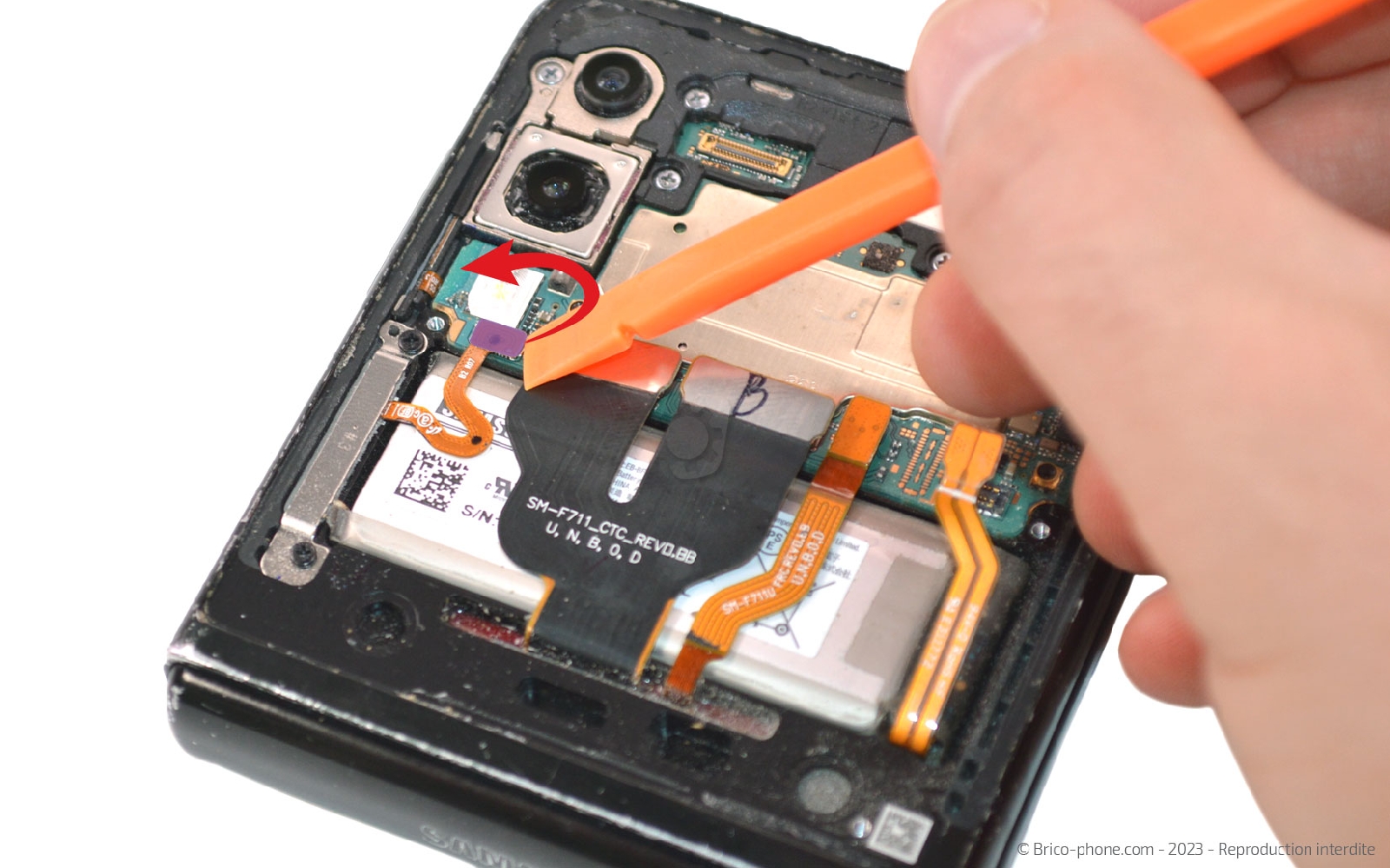 Comment changer les batteries sur Galaxy Z Flip3 photo 4