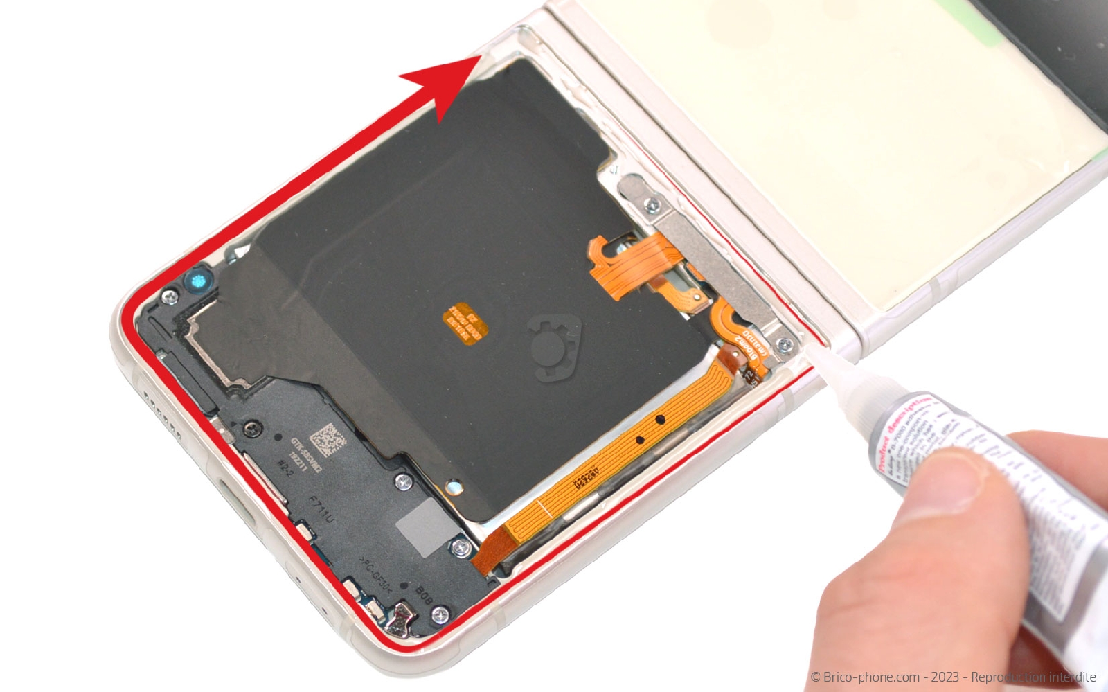 Comment changer le connecteur de charge sur Galaxy Z Flip3 photo 3