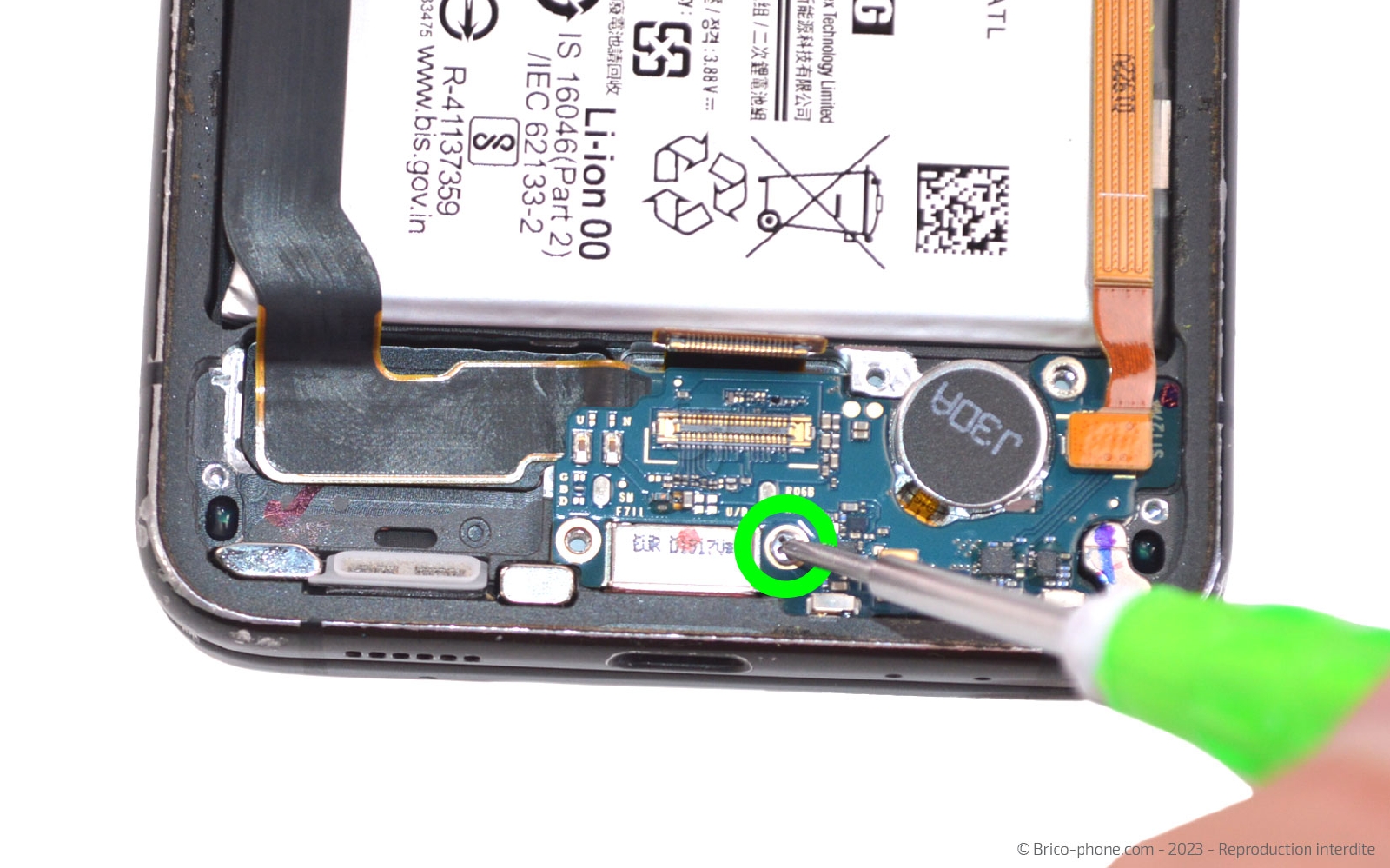 Comment changer le connecteur de charge sur Galaxy Z Flip3 photo 3