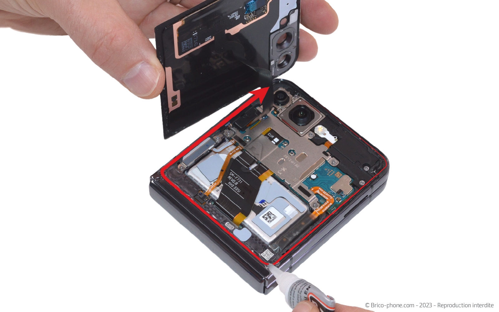 Comment changer les batteries sur Galaxy Z Flip5 photo 3