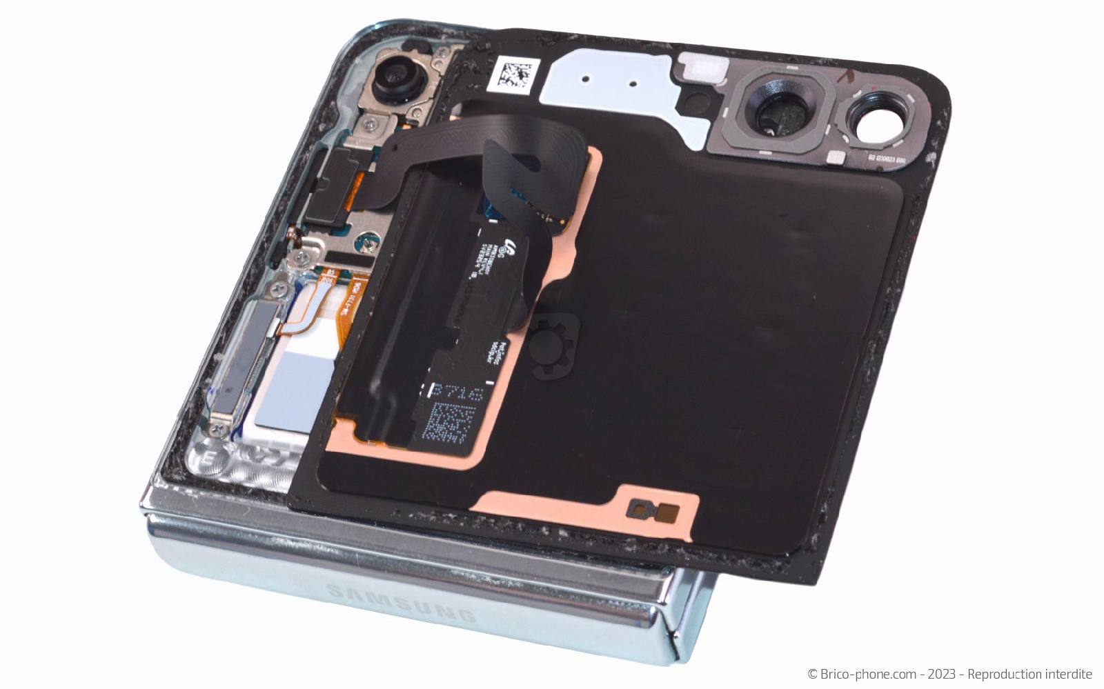 Comment changer les batteries sur Galaxy Z Flip5 photo 3