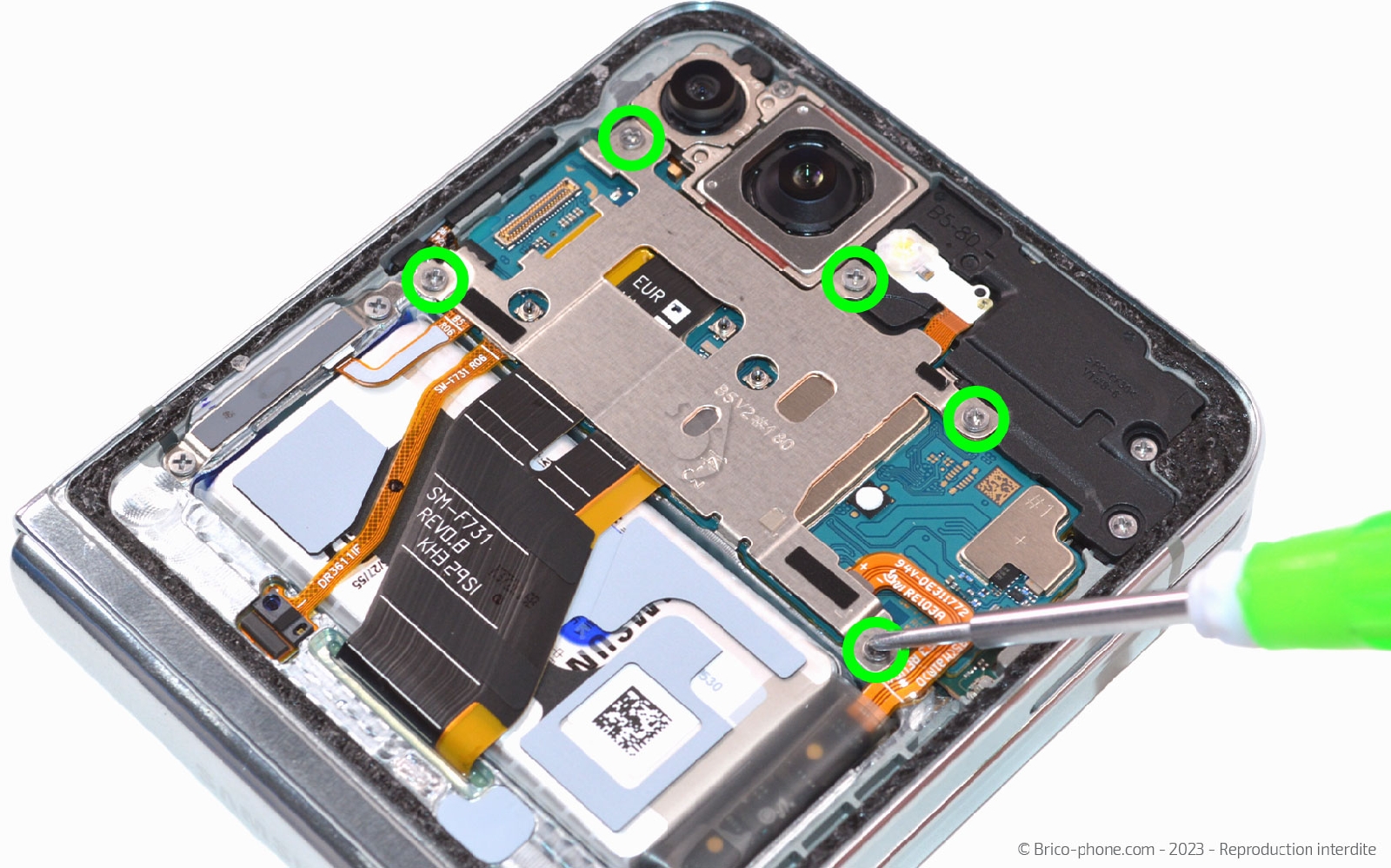 Comment changer les batteries sur Galaxy Z Flip5 photo 1