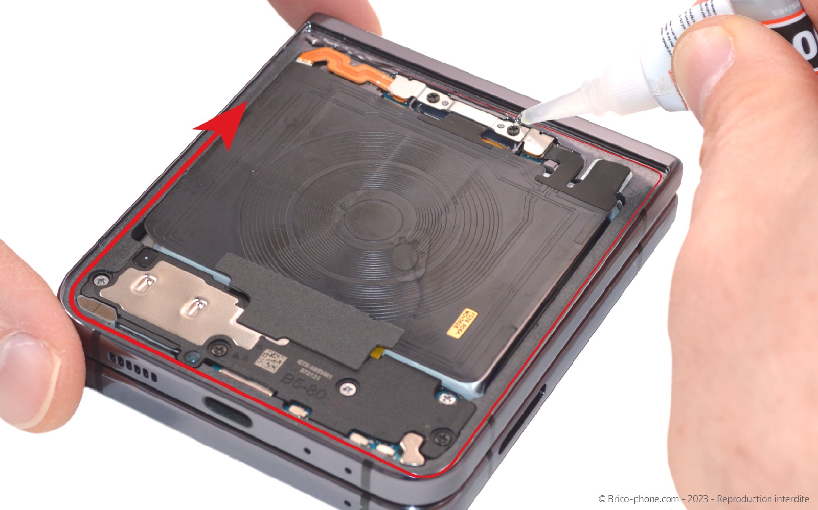 Comment changer le connecteur de charge sur Galaxy Z Flip5 photo 2