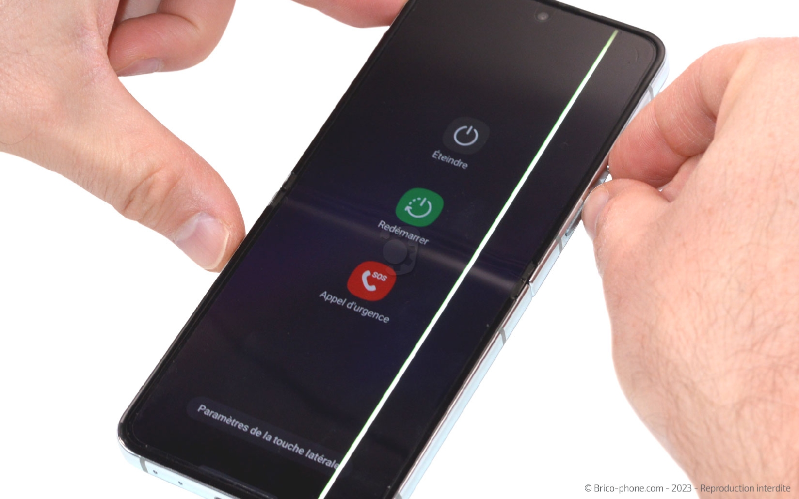 Comment changer le connecteur de charge sur Galaxy Z Flip5 photo 2