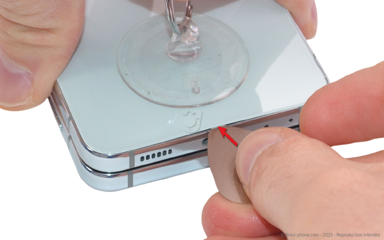 Comment changer le connecteur de charge sur Galaxy Z Flip5 photo 3