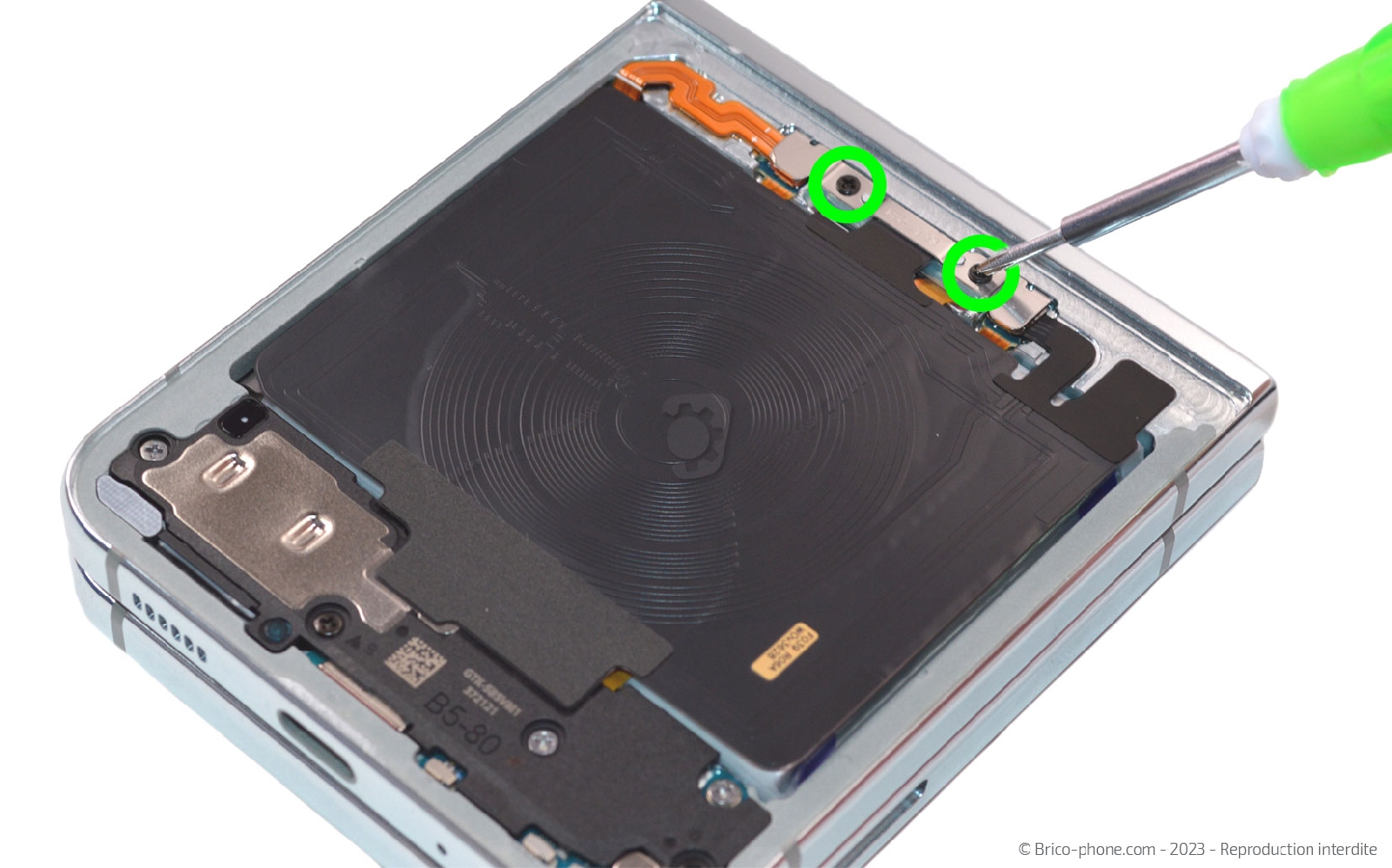 Comment changer le connecteur de charge sur Galaxy Z Flip5 photo 1