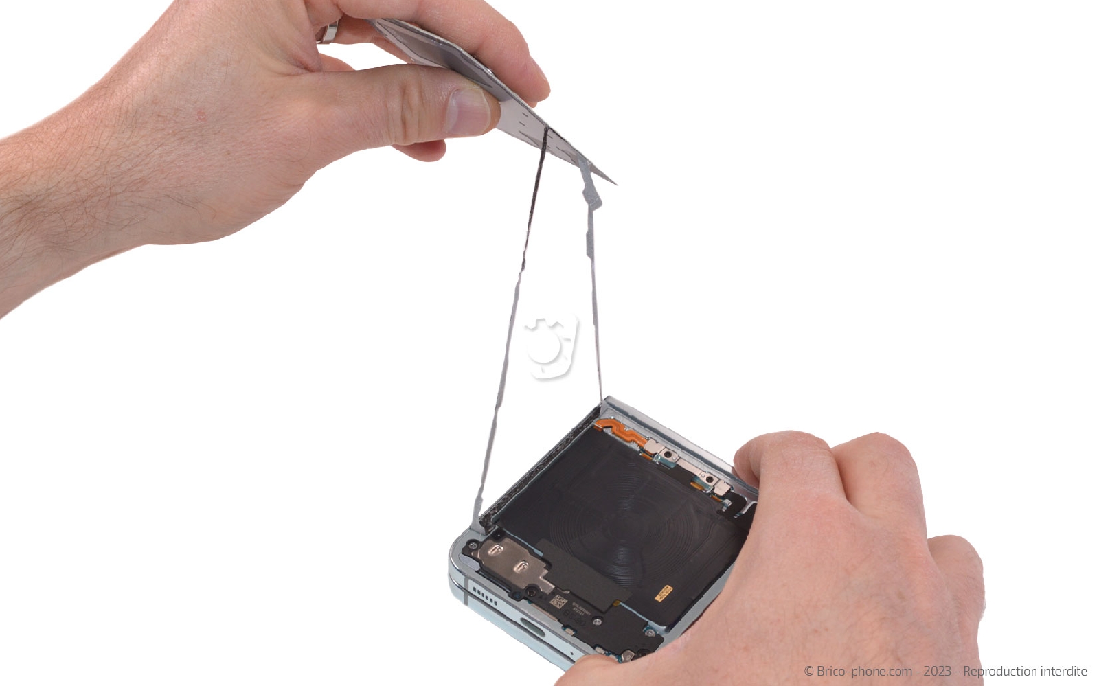 Comment changer le connecteur de charge sur Galaxy Z Flip5 photo 3