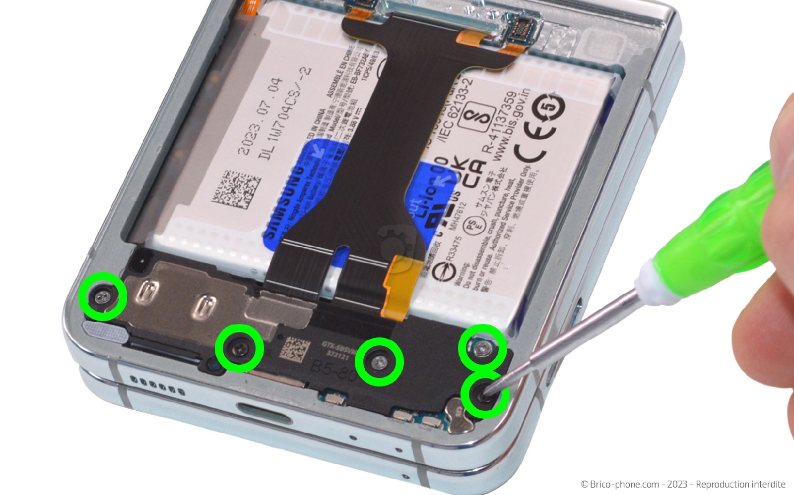 Comment changer le connecteur de charge sur Galaxy Z Flip5 photo 1