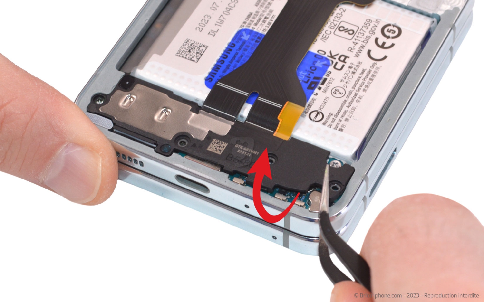 Comment changer le connecteur de charge sur Galaxy Z Flip5 photo 2