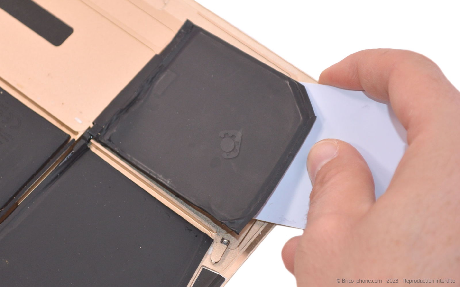 Comment changer la batterie sur Macbook A1534 photo 4