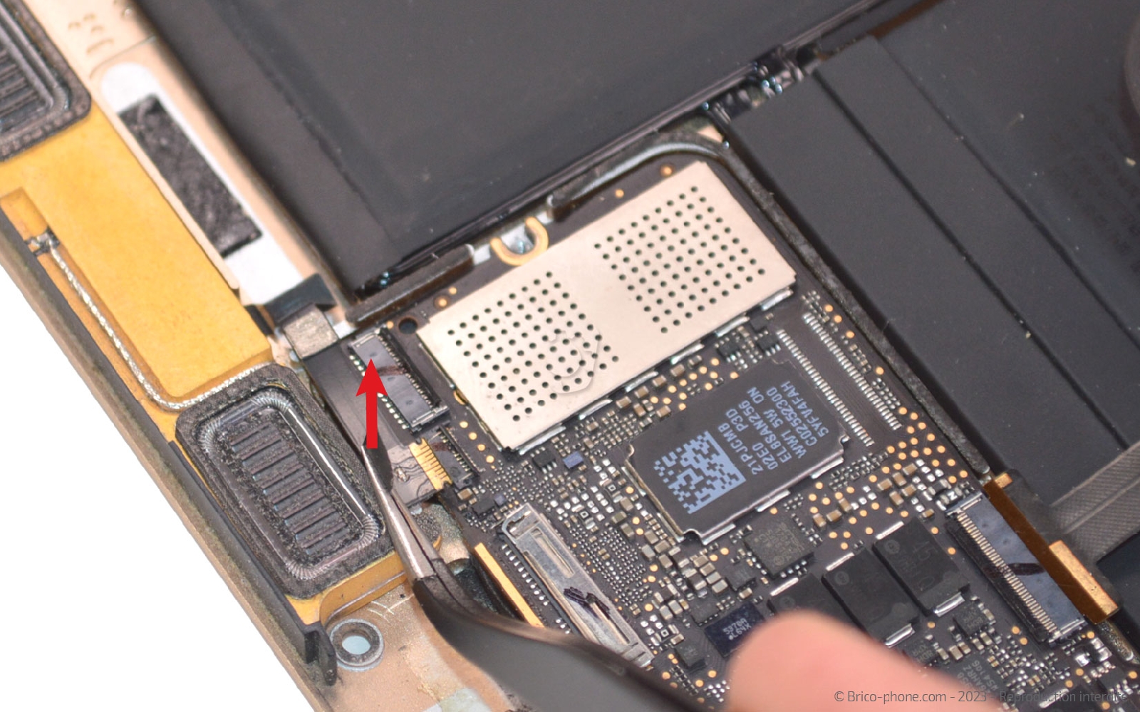 Comment changer la batterie sur Macbook A1534 photo 3