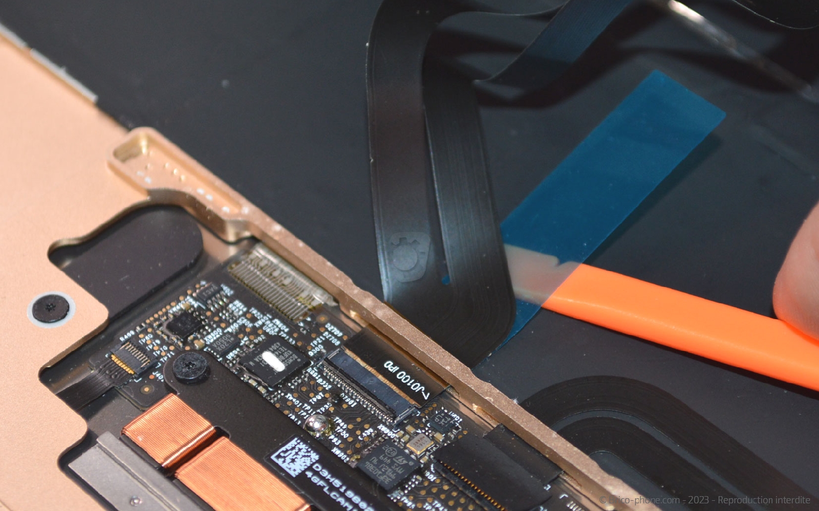 Comment changer la batterie sur Macbook A1534 photo 2