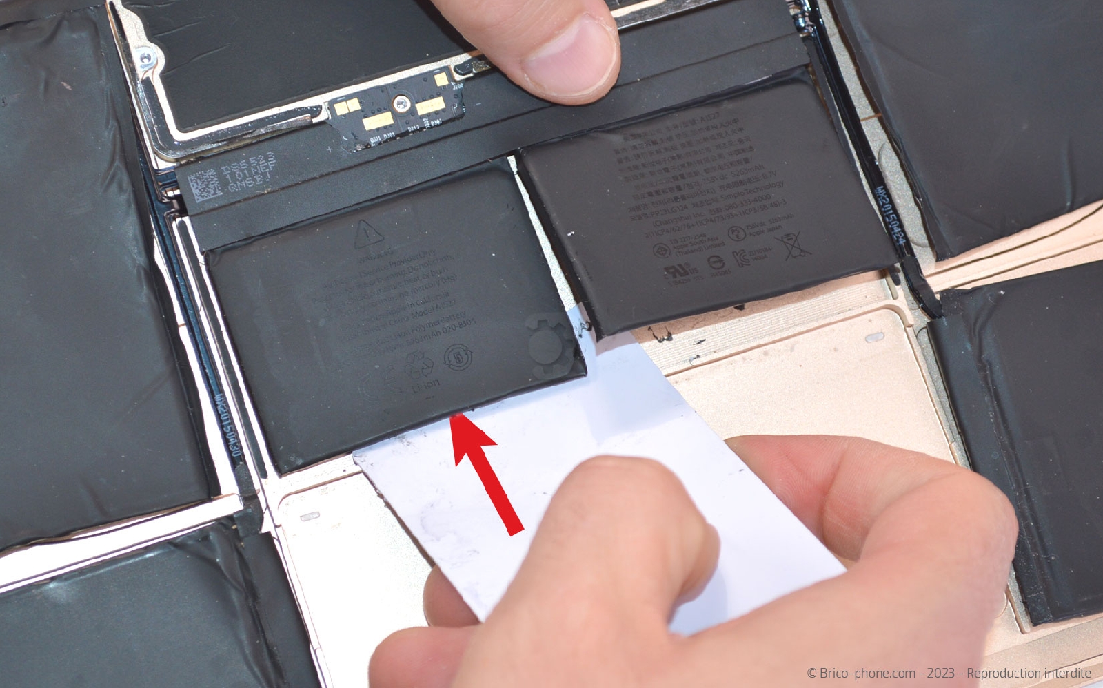 Comment changer la batterie sur Macbook A1534 photo 3