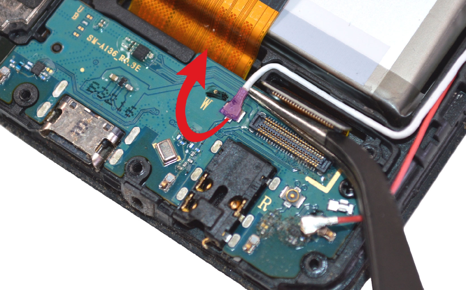 Comment changer le connecteur de charge  sur Galaxy A13 (5G) photo 3