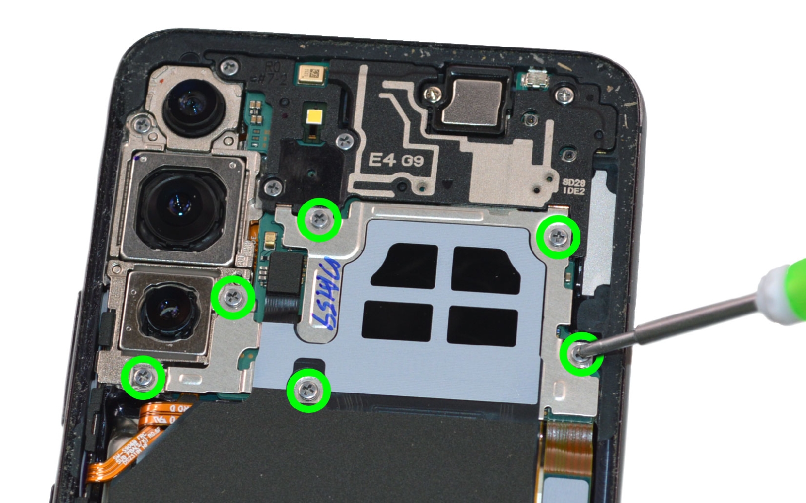 Comment changer la batterie sur Galaxy S22 photo 1