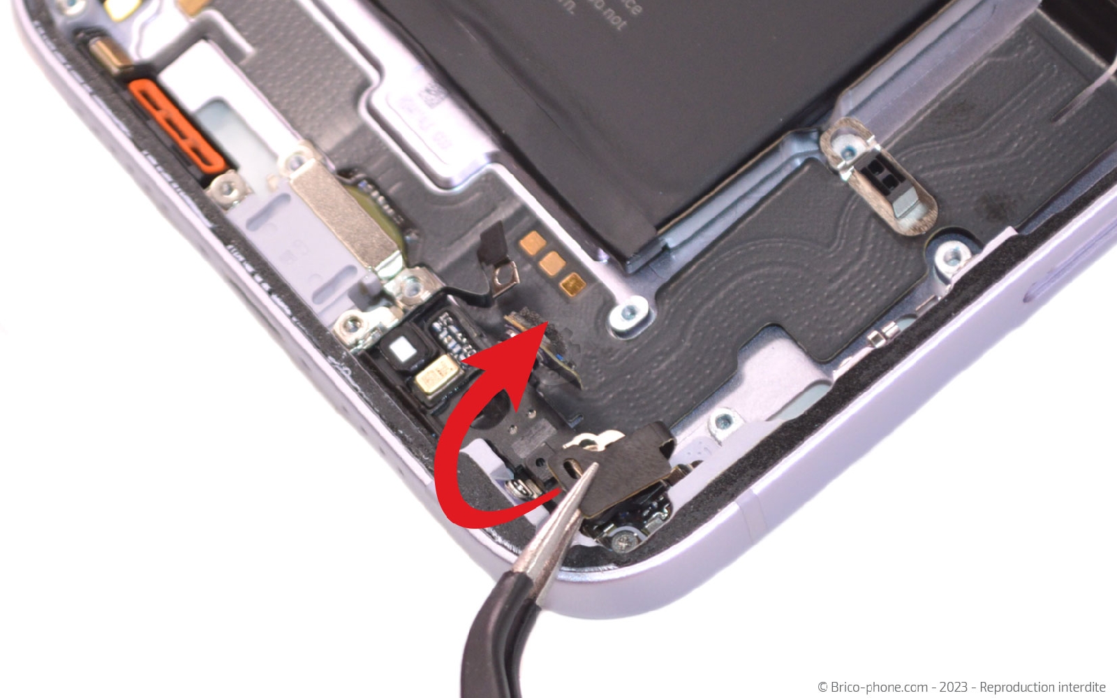 Comment chnager le connecteur de charge  sur iPhone 14 Plus photo 3