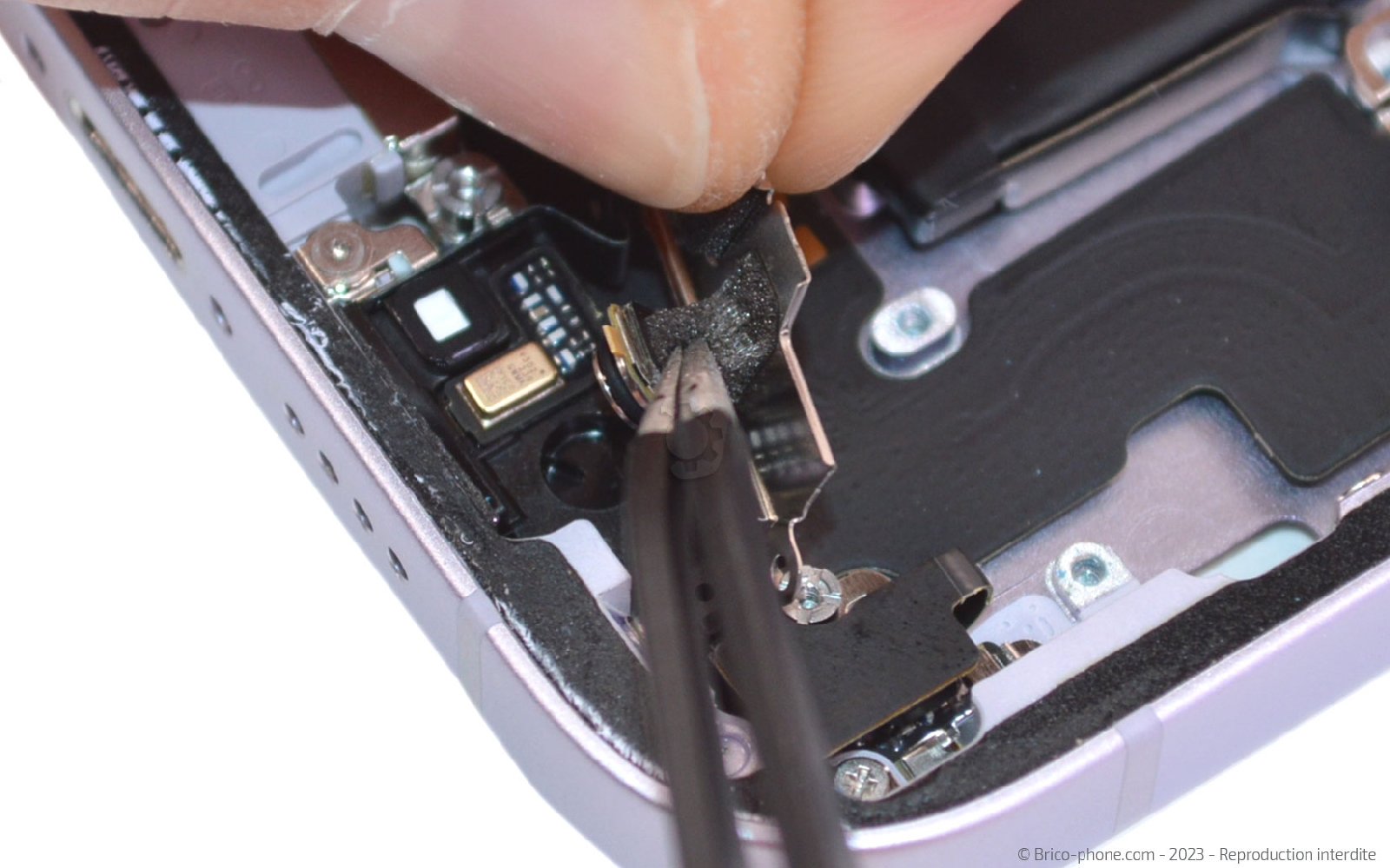 Comment chnager le connecteur de charge  sur iPhone 14 Plus photo 3