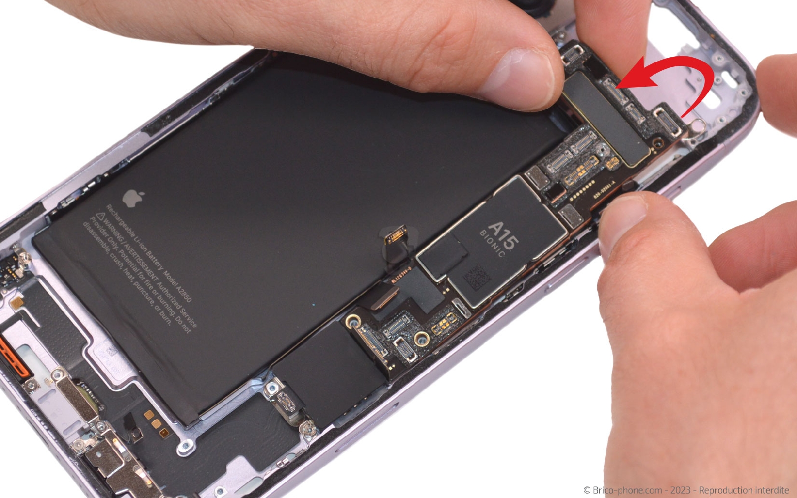 Comment chnager le connecteur de charge  sur iPhone 14 Plus photo 3