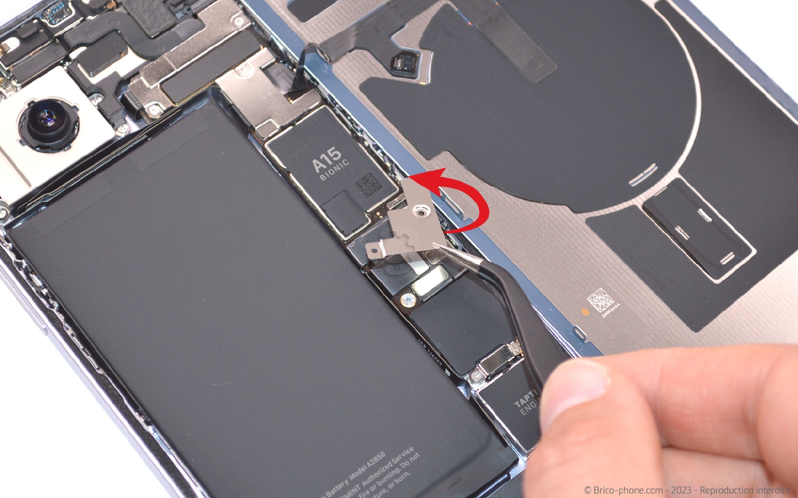 Comment chnager le connecteur de charge  sur iPhone 14 Plus photo 2