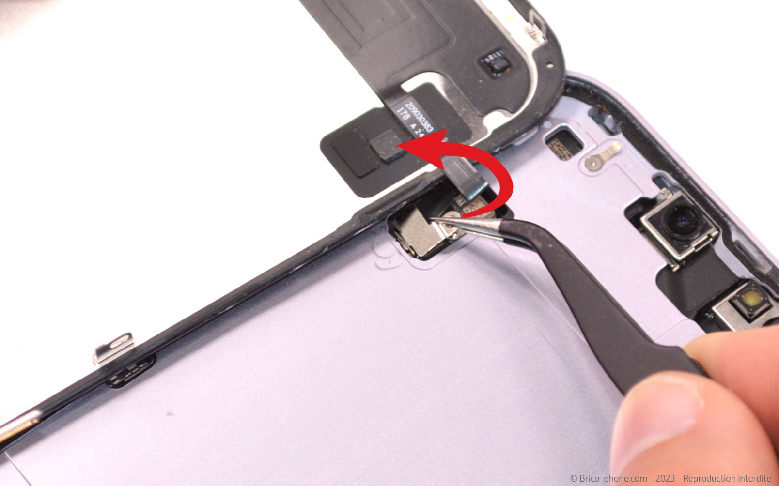 Comment chnager le connecteur de charge  sur iPhone 14 Plus photo 2