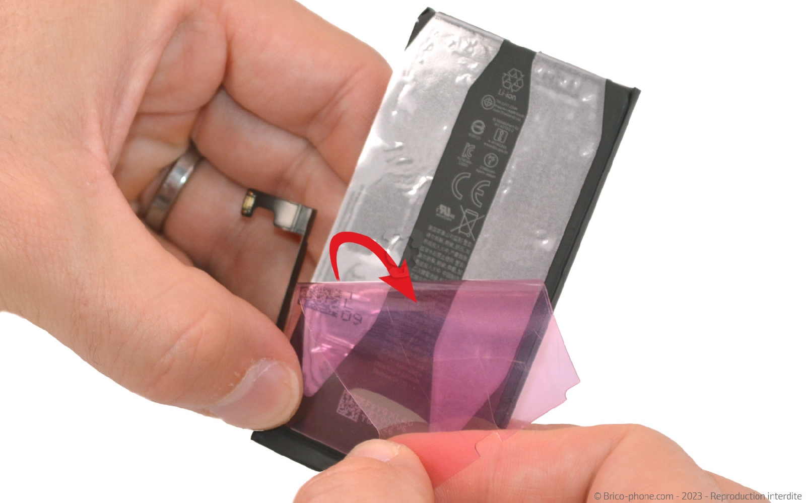 Comment changer la batterie sur iPhone 15 photo 4