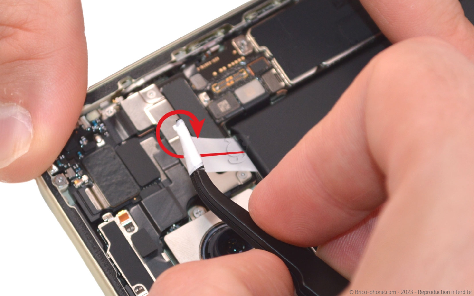 Comment changer la batterie sur iPhone 15 photo 1