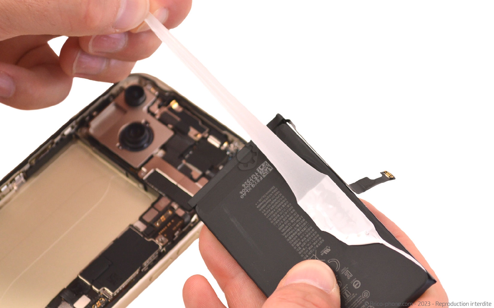 Comment changer la batterie sur iPhone 15 photo 3