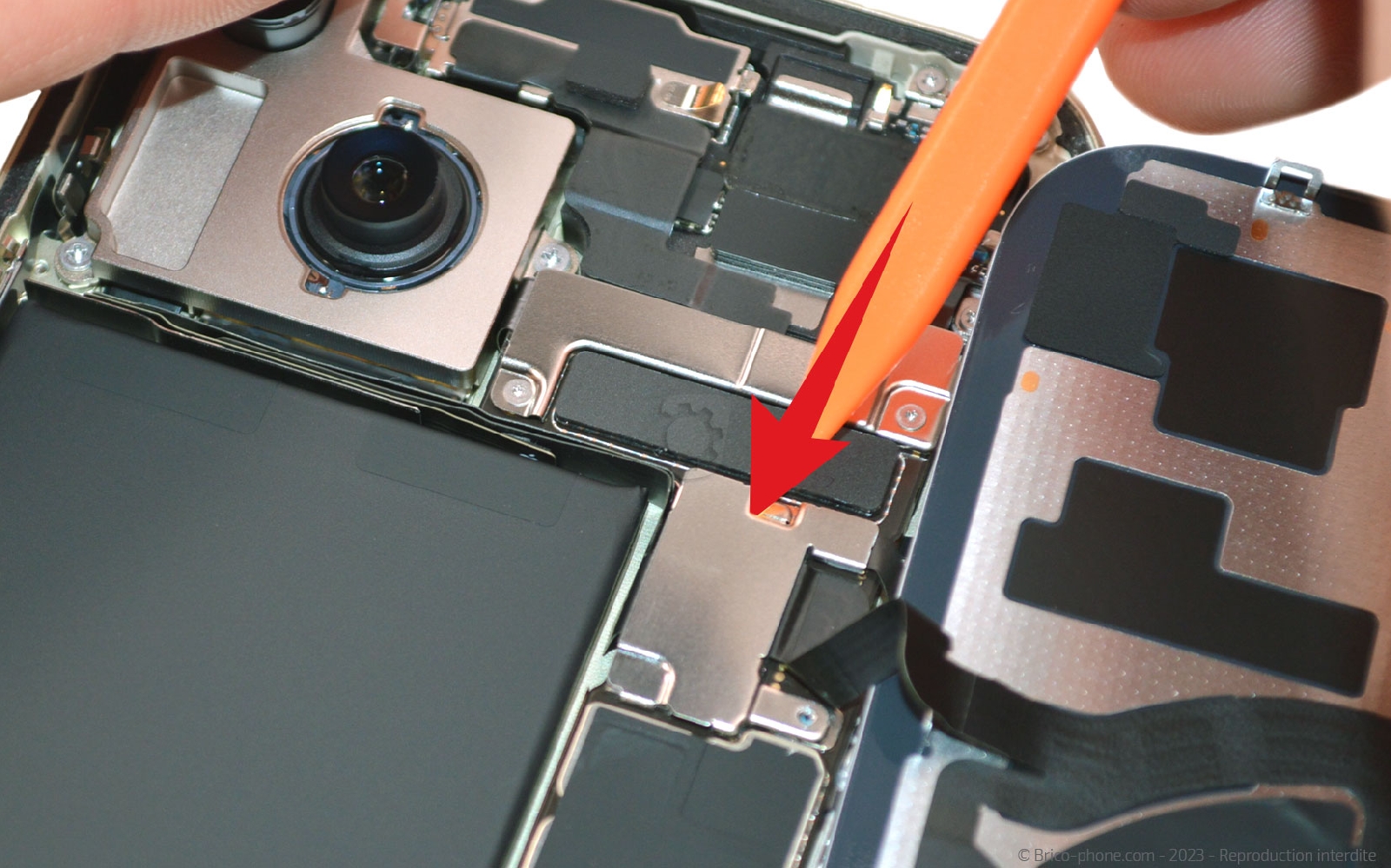 Comment changer la batterie sur iPhone 15 photo 2