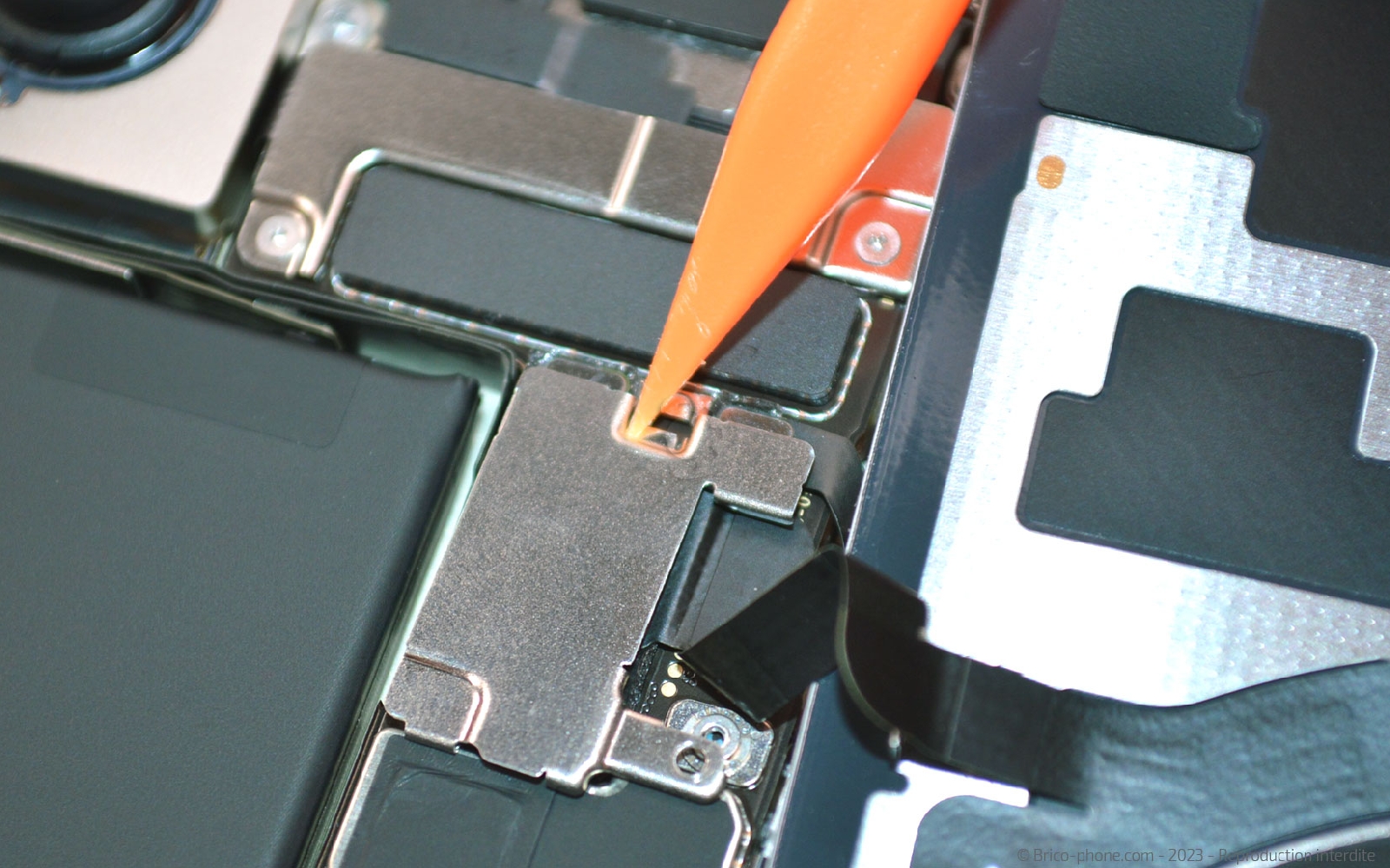 Comment changer la batterie sur iPhone 15 photo 3