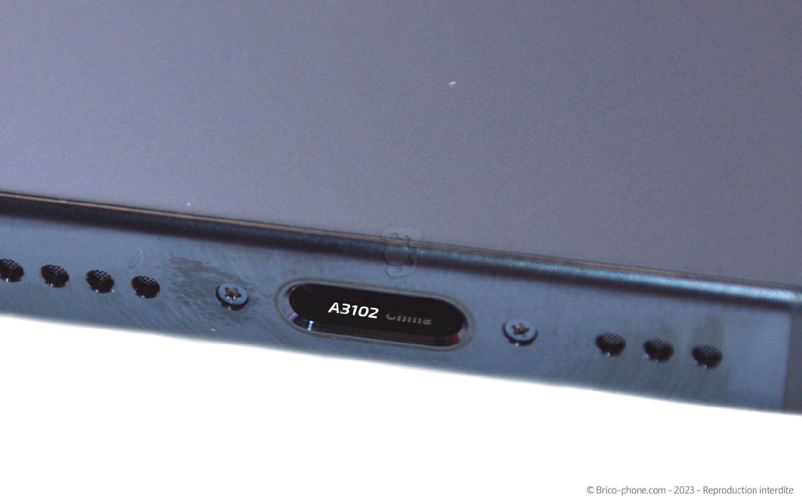 Comment changer la batterie  sur iPhone 15 Pro photo 2