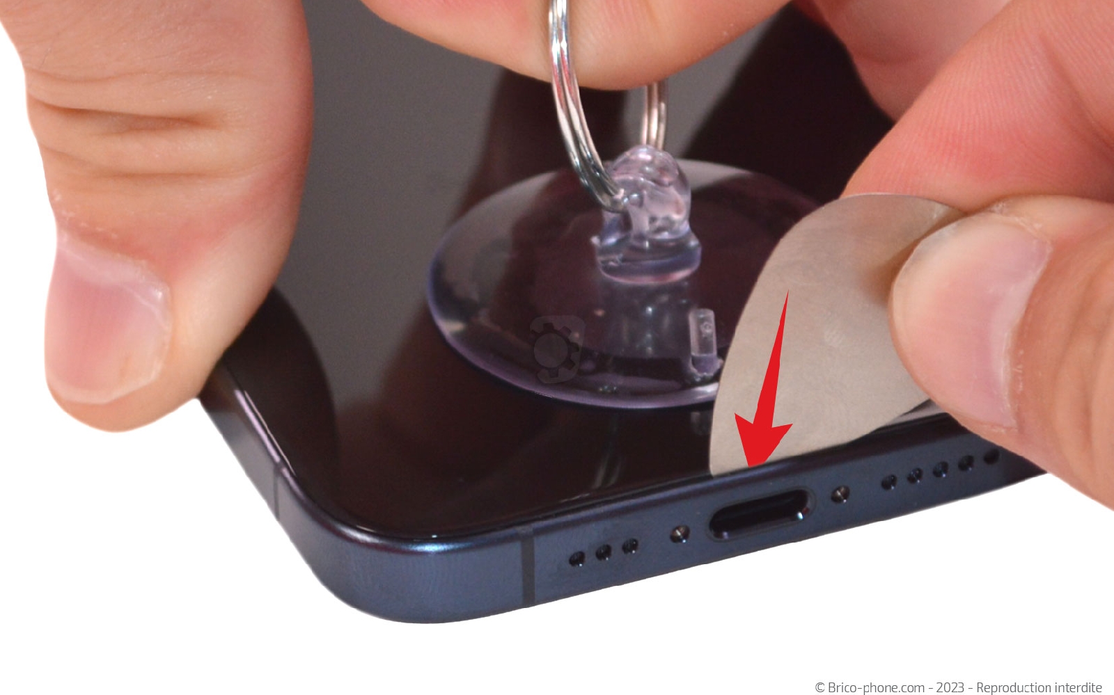 Comment changer la batterie  sur iPhone 15 Pro photo 3