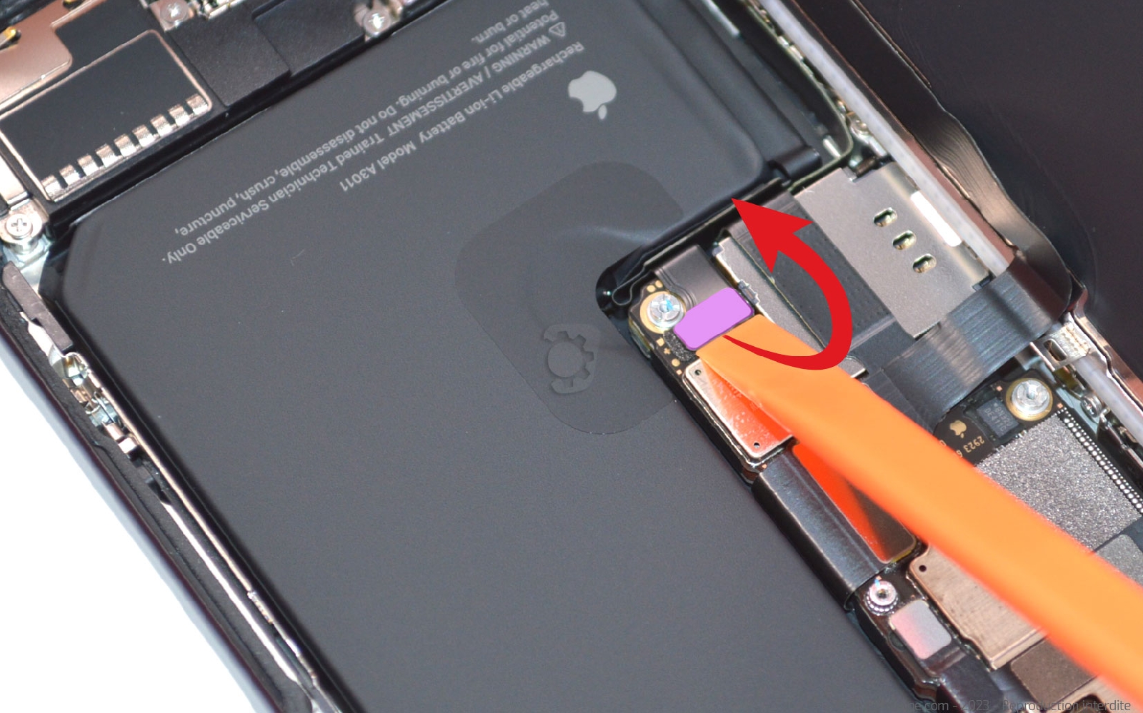 Comment changer la batterie  sur iPhone 15 Pro photo 4