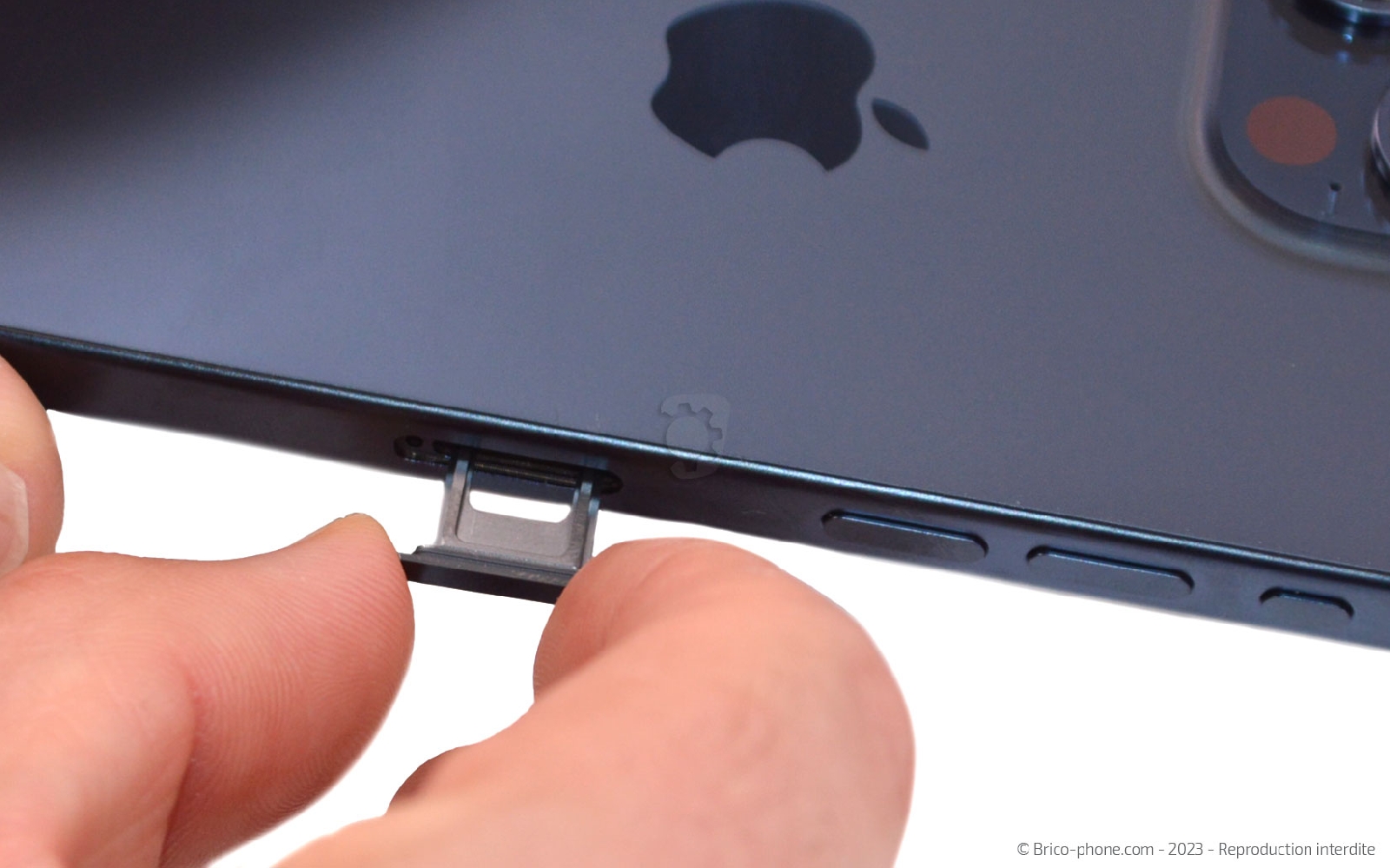 Comment changer la batterie  sur iPhone 15 Pro photo 3