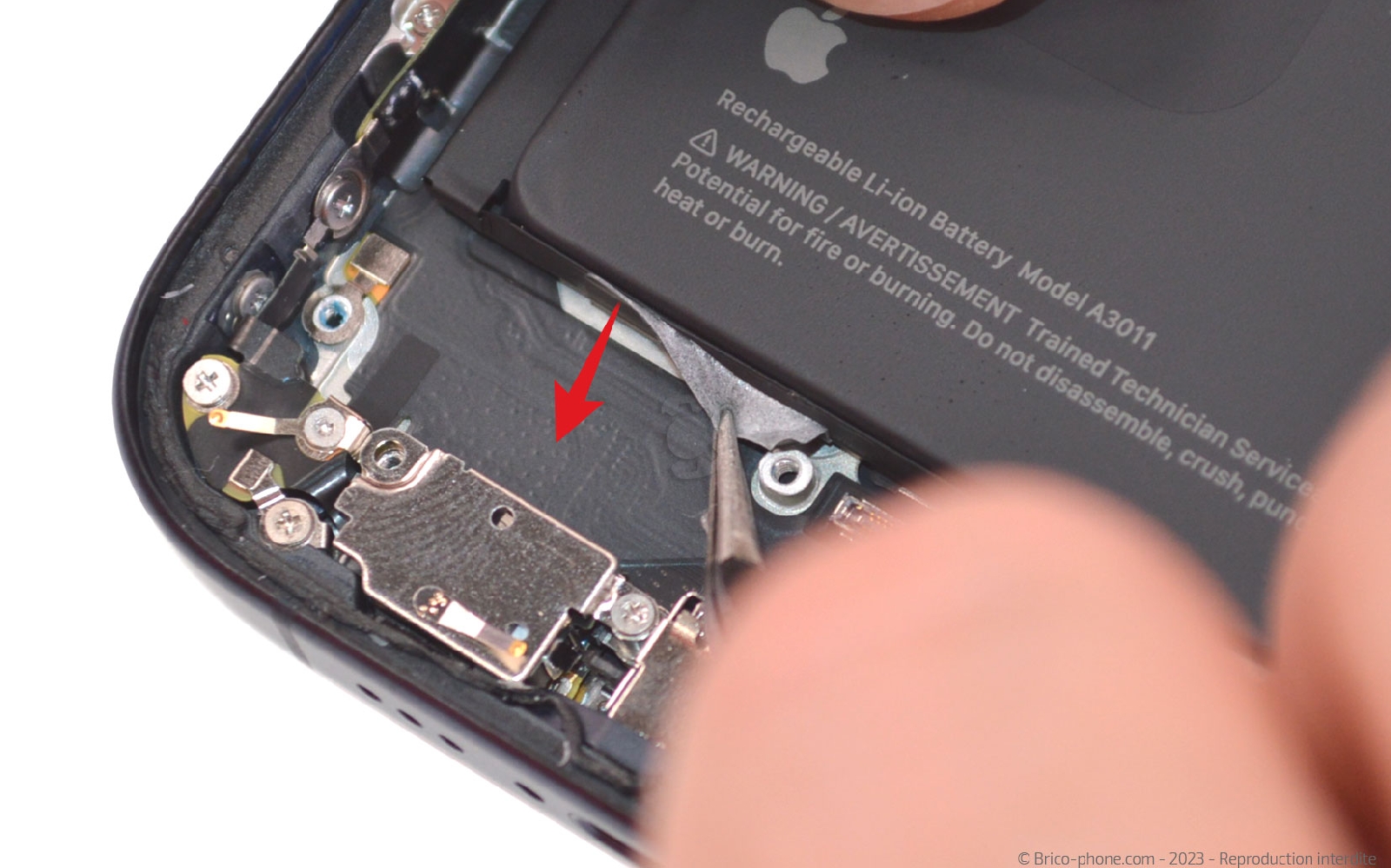 Comment changer la batterie  sur iPhone 15 Pro photo 2