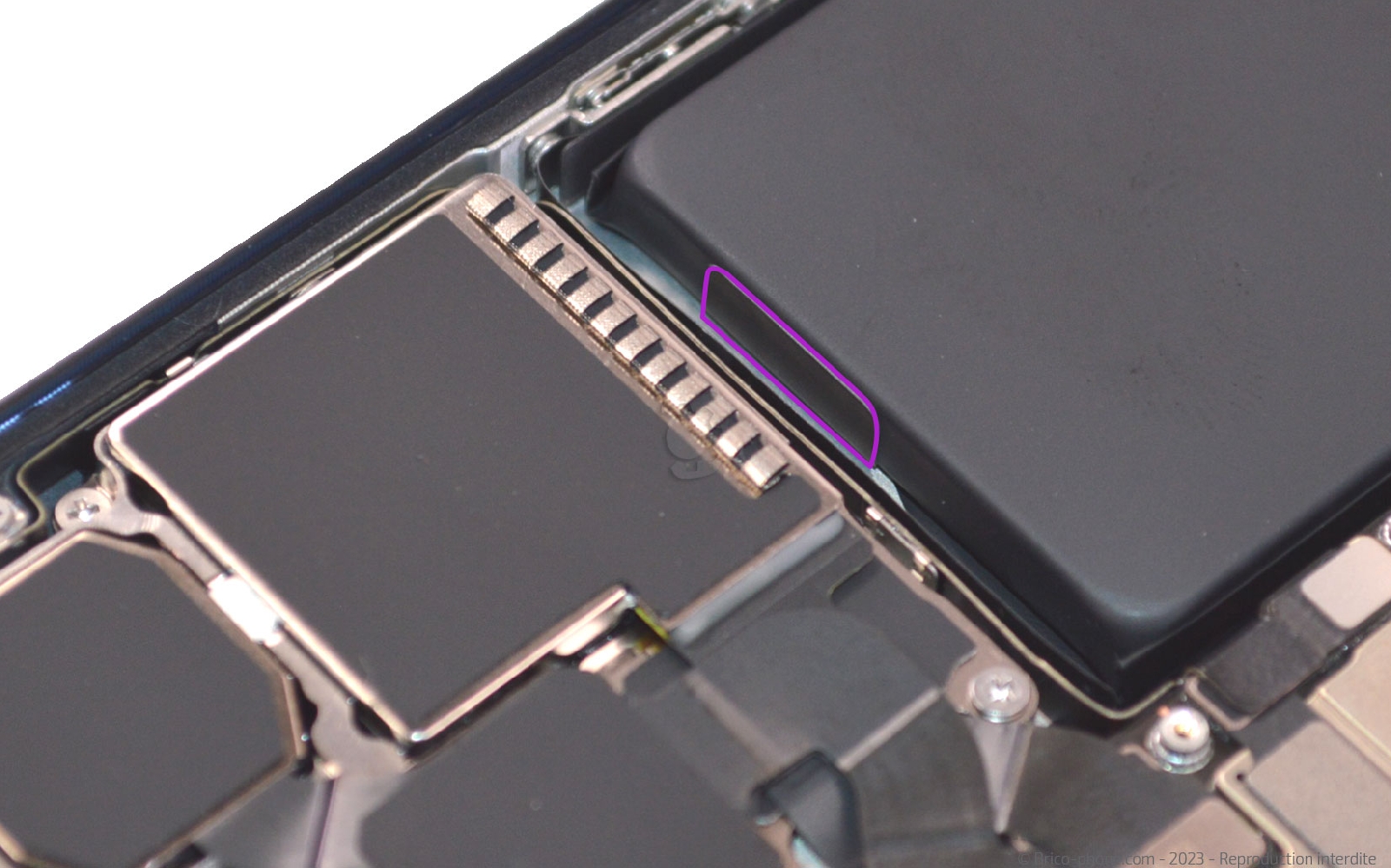 Comment changer la batterie  sur iPhone 15 Pro photo 1