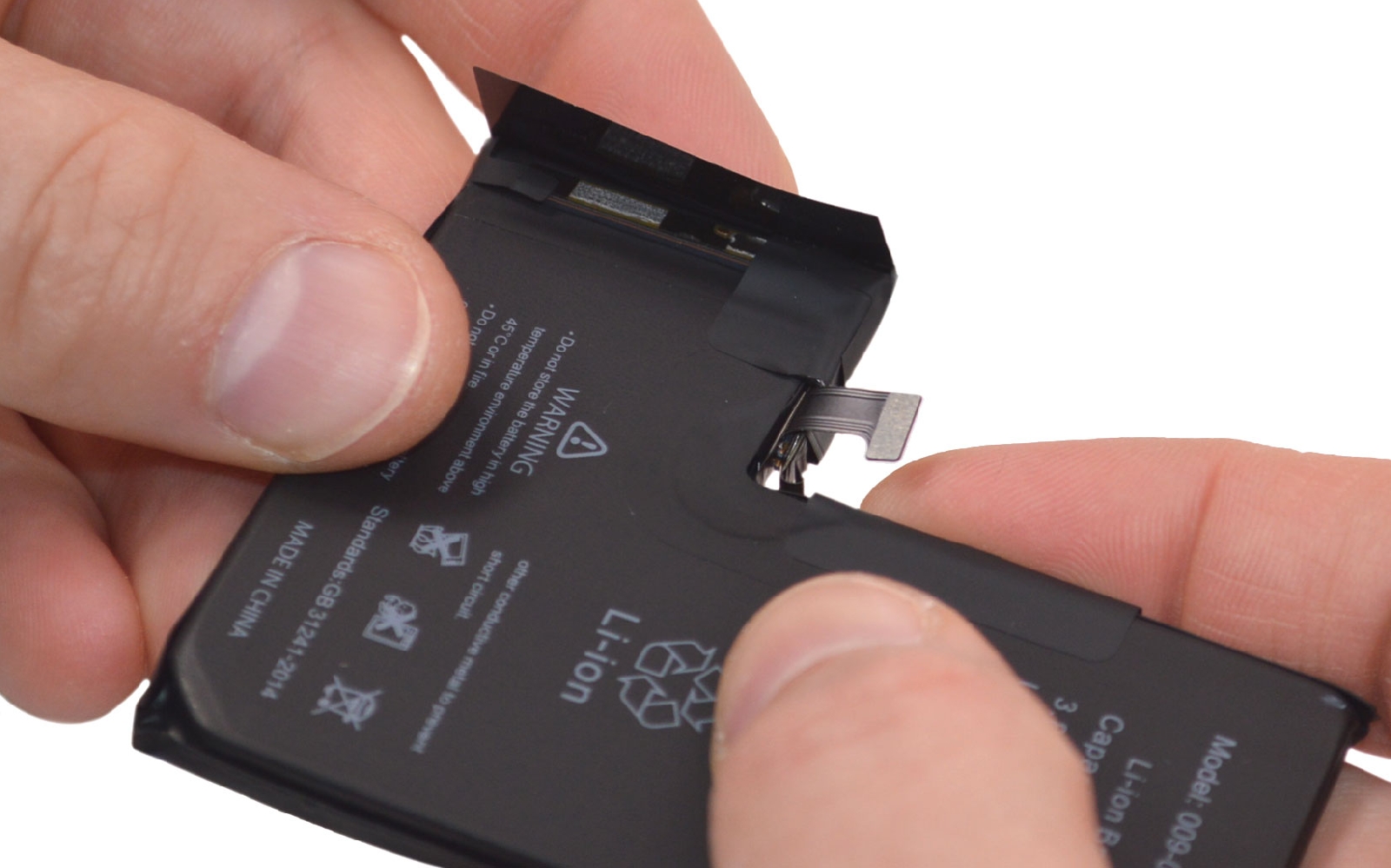 Comment installer la batterie Nocode en forme de L sur iPhone ou iPad photo 4