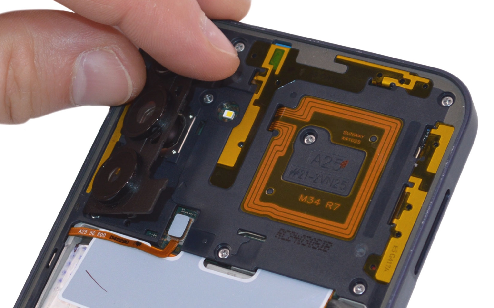 Comment changer le connecteur de charge sur Galaxy A25 5G photo 1