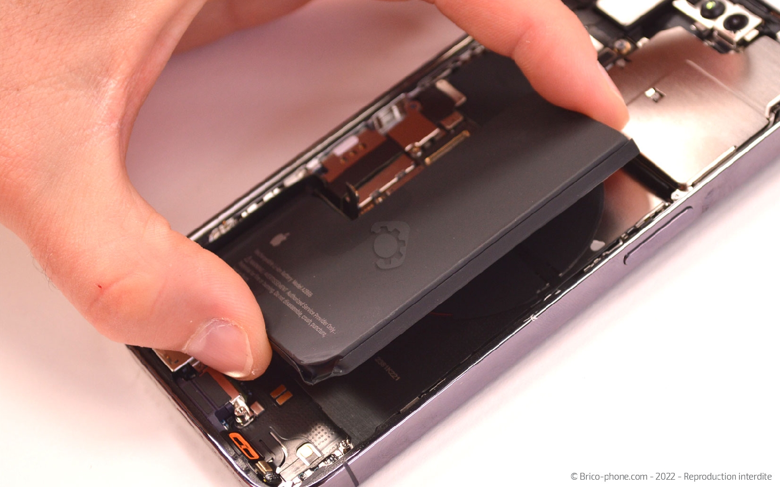 Comment changer la batterie sur iPhone 14 Pro Max photo 2