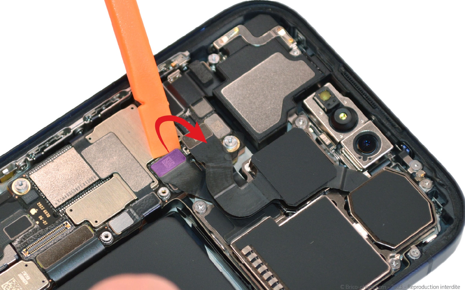 Comment changer le haut-parleur interne sur iPhone 15 Pro photo 2