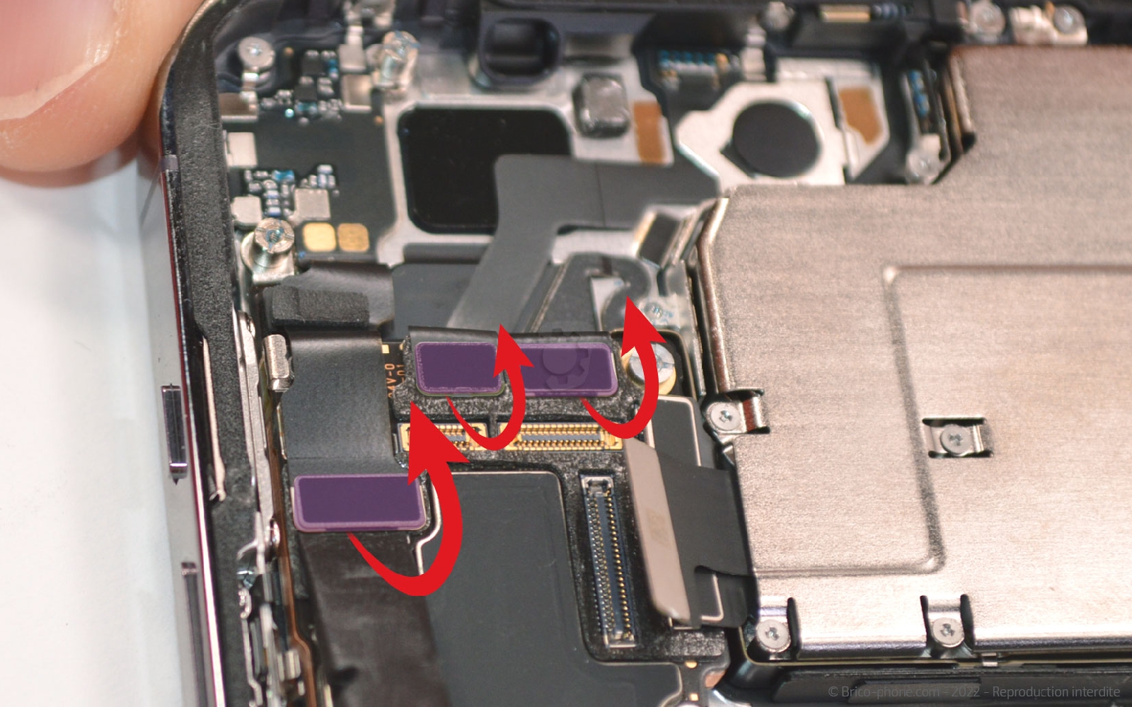 Comment changer la coque arrière sur iPhone 14 Pro Max photo 2