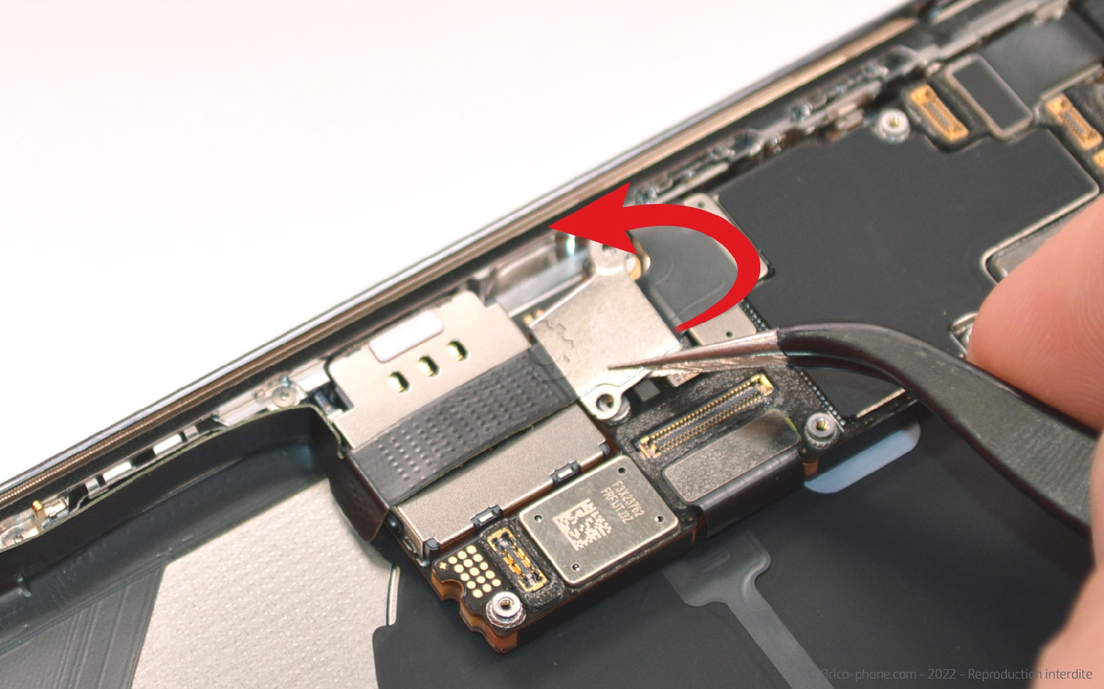 Comment changer la coque arrière sur iPhone 14 Pro Max photo 2