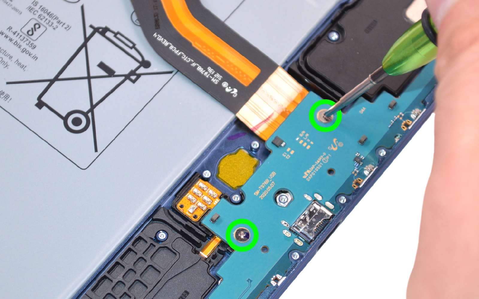 Comment changer le connecteur de charge  sur Galaxy Tab S7 Plus (SM-T970-SM-T976B) photo 3