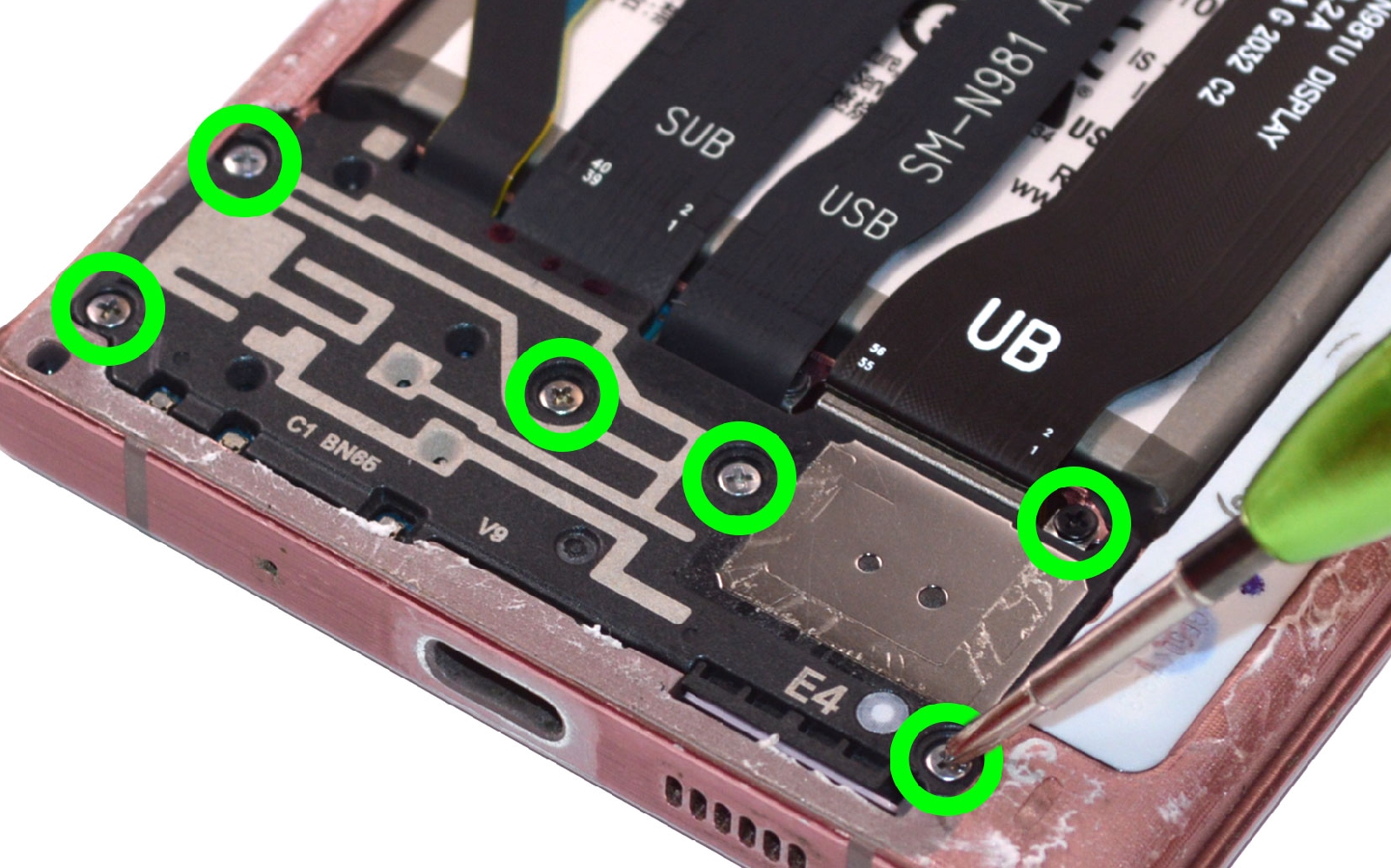 Comment changer le connecteur de charge  sur Galaxy Note 20 photo 1