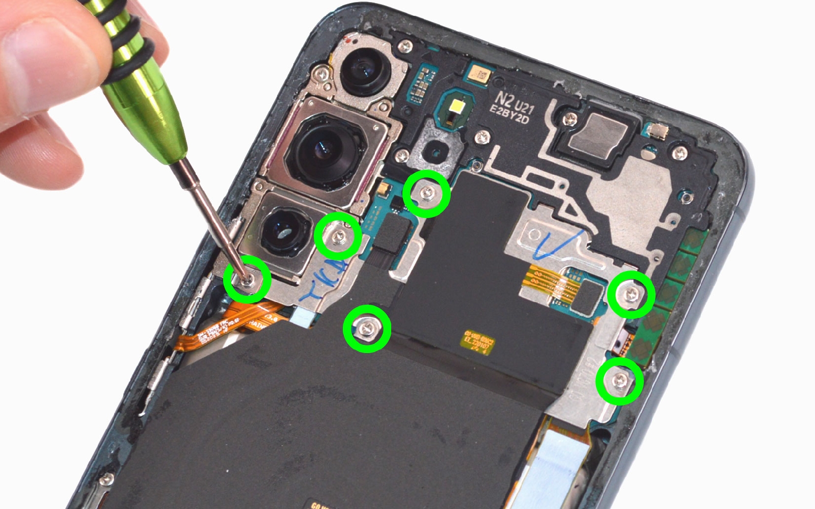 Comment changer le connecteur de charge sur Galaxy S22 plus photo 1