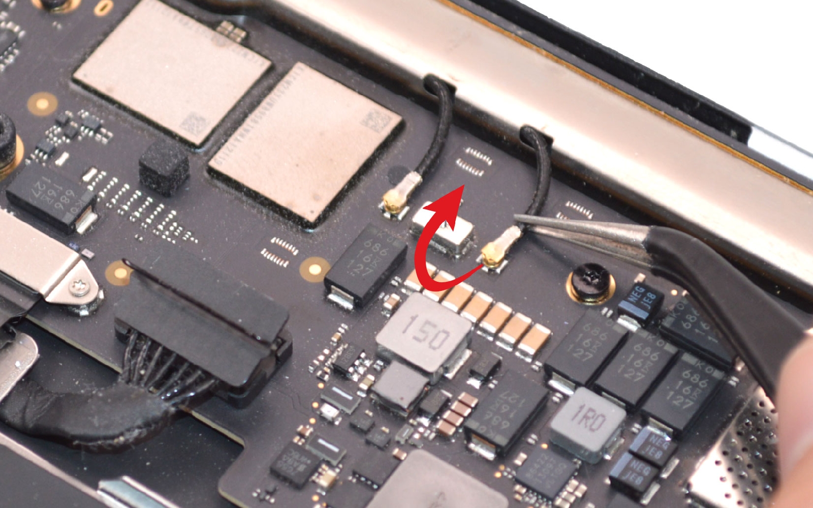 Comment remplacer le bloc écran sur Macbook Air 13 pouces M1 A2337 EMC 3598 - 2020 photo 3