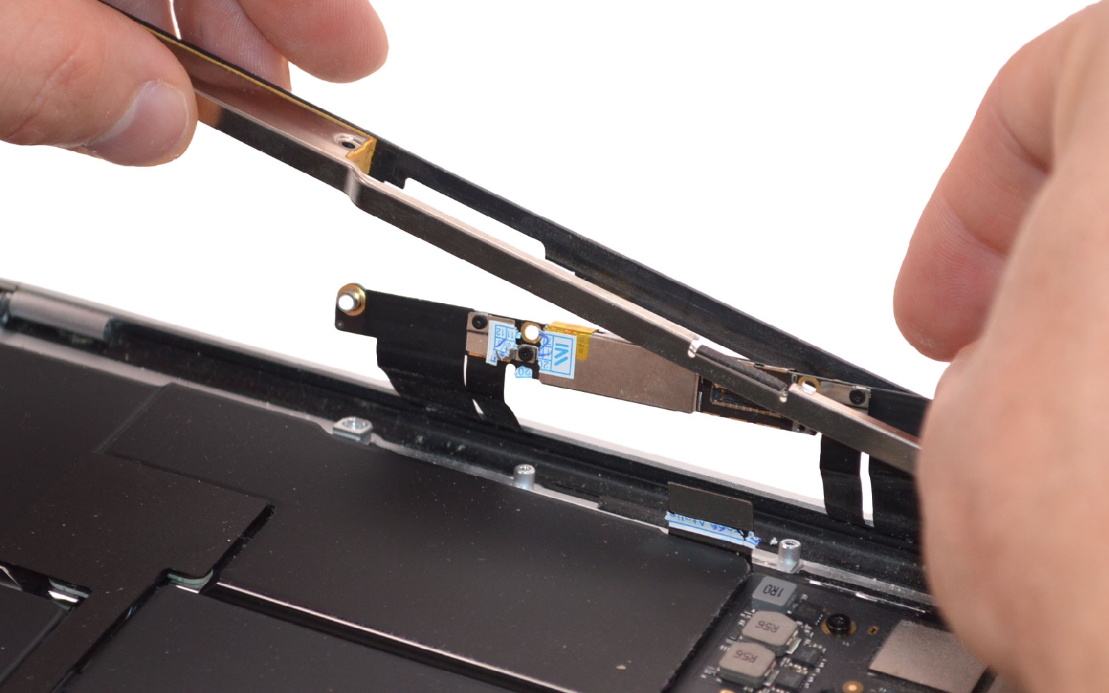 Comment remplacer le bloc écran sur Macbook Air 13 pouces M1 A2337 EMC 3598 - 2020 photo 2