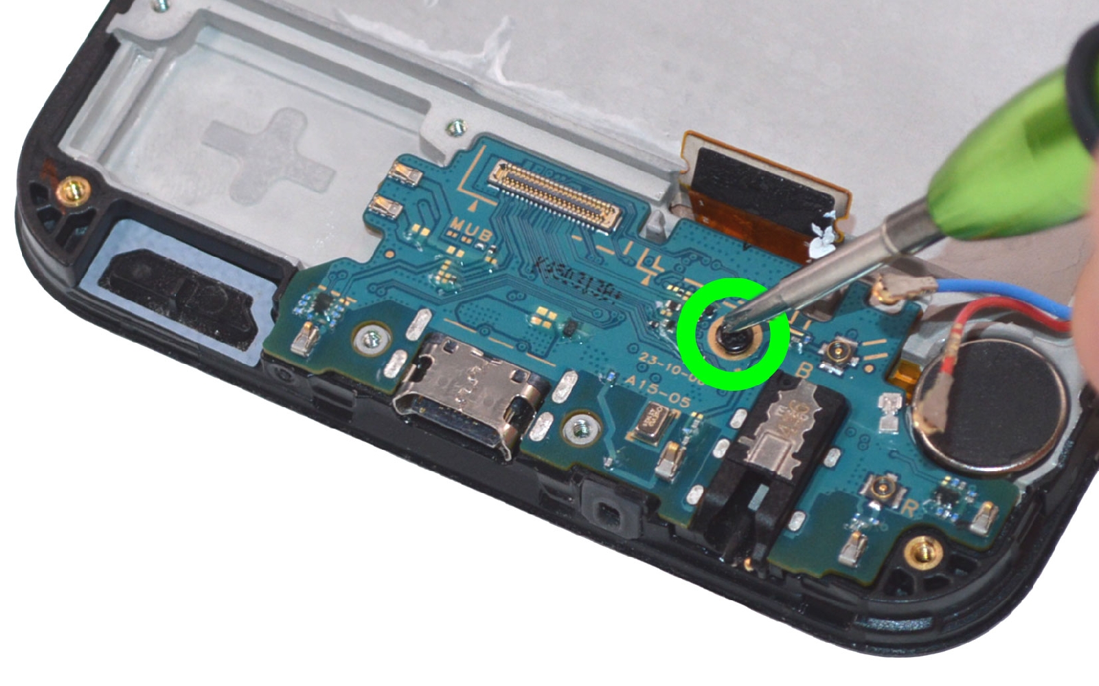 Comment changer le connecteur de charge  sur Galaxy A15 (5G) photo 1