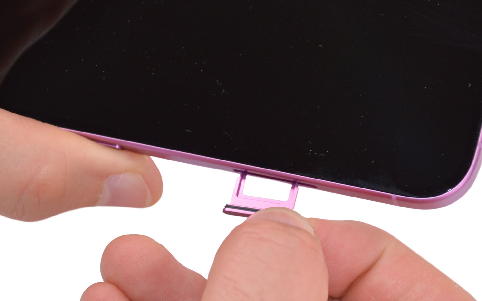 Comment changer le connecteur de charge  sur iPhone 16 photo 3