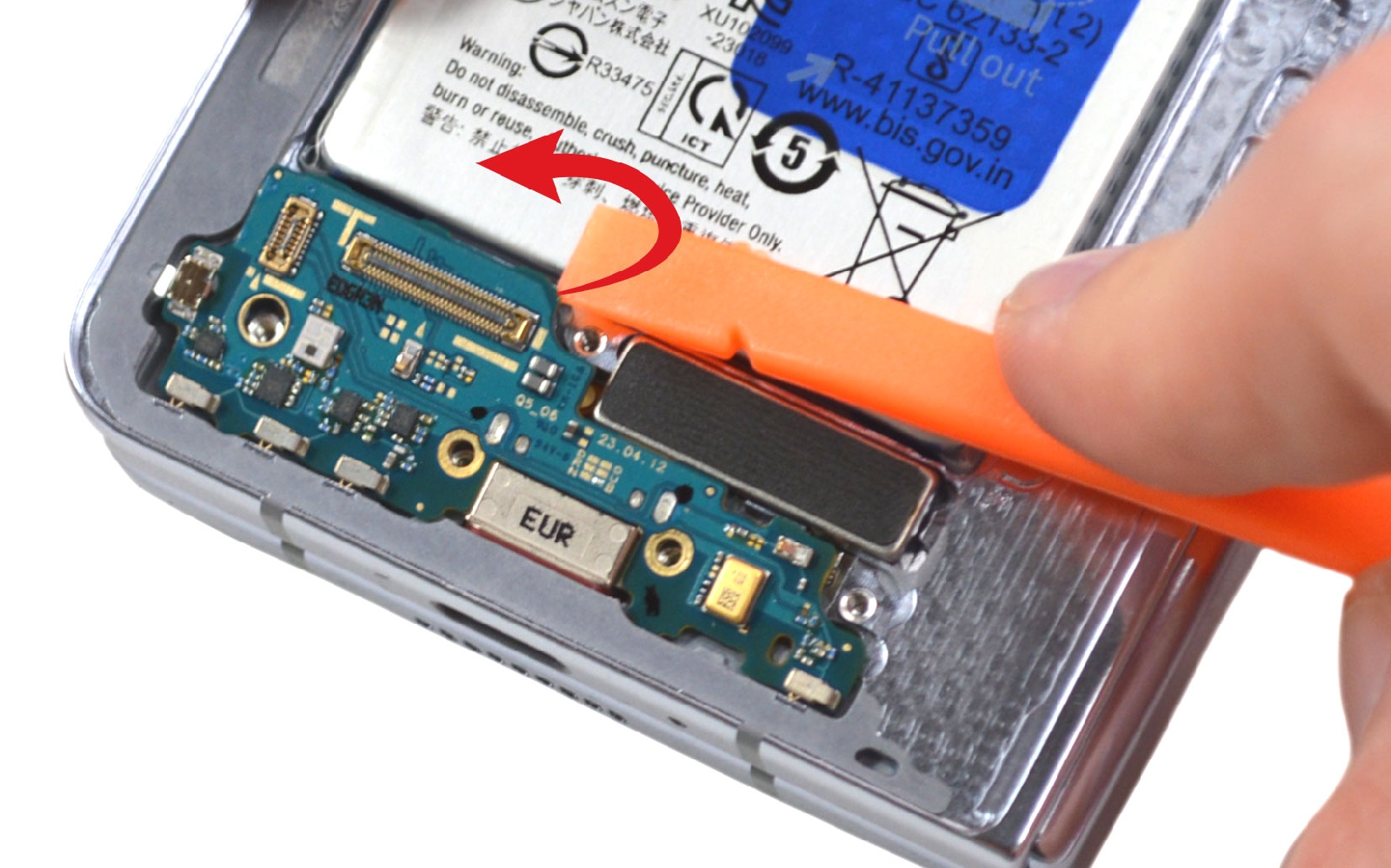 Comment changer le connecteur de charge  sur Galaxy Z Fold5 photo 2